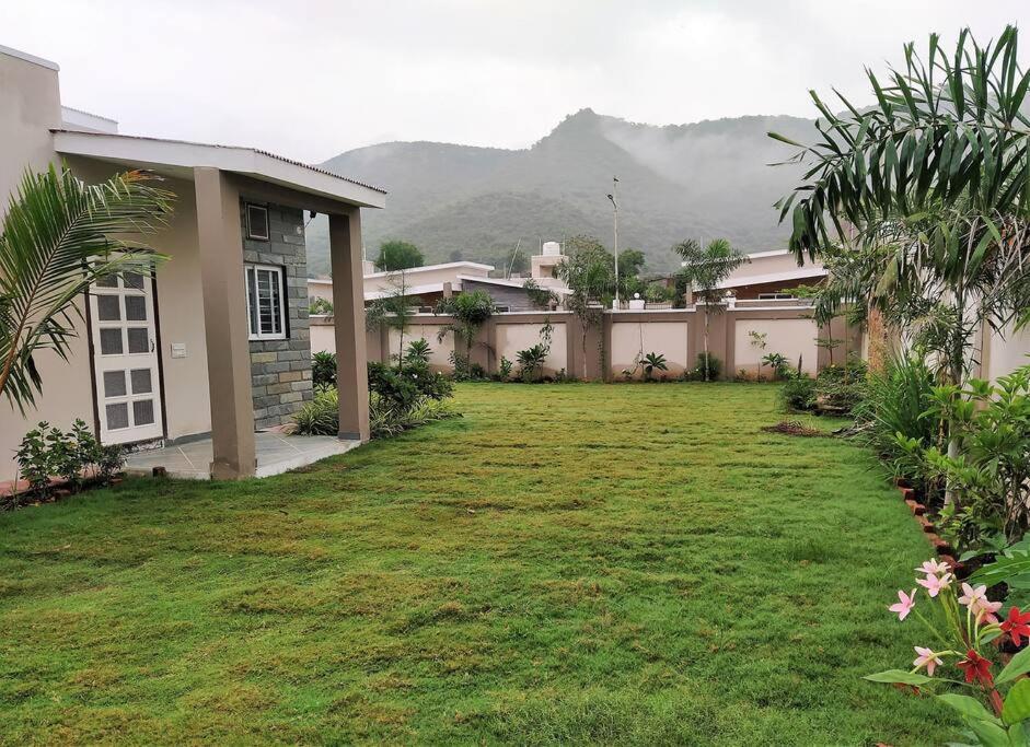 Nine Hill Villa - 2Bhk Private Villa With Pool Udaipur Luaran gambar