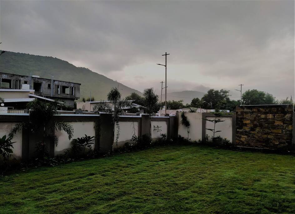 Nine Hill Villa - 2Bhk Private Villa With Pool Udaipur Luaran gambar